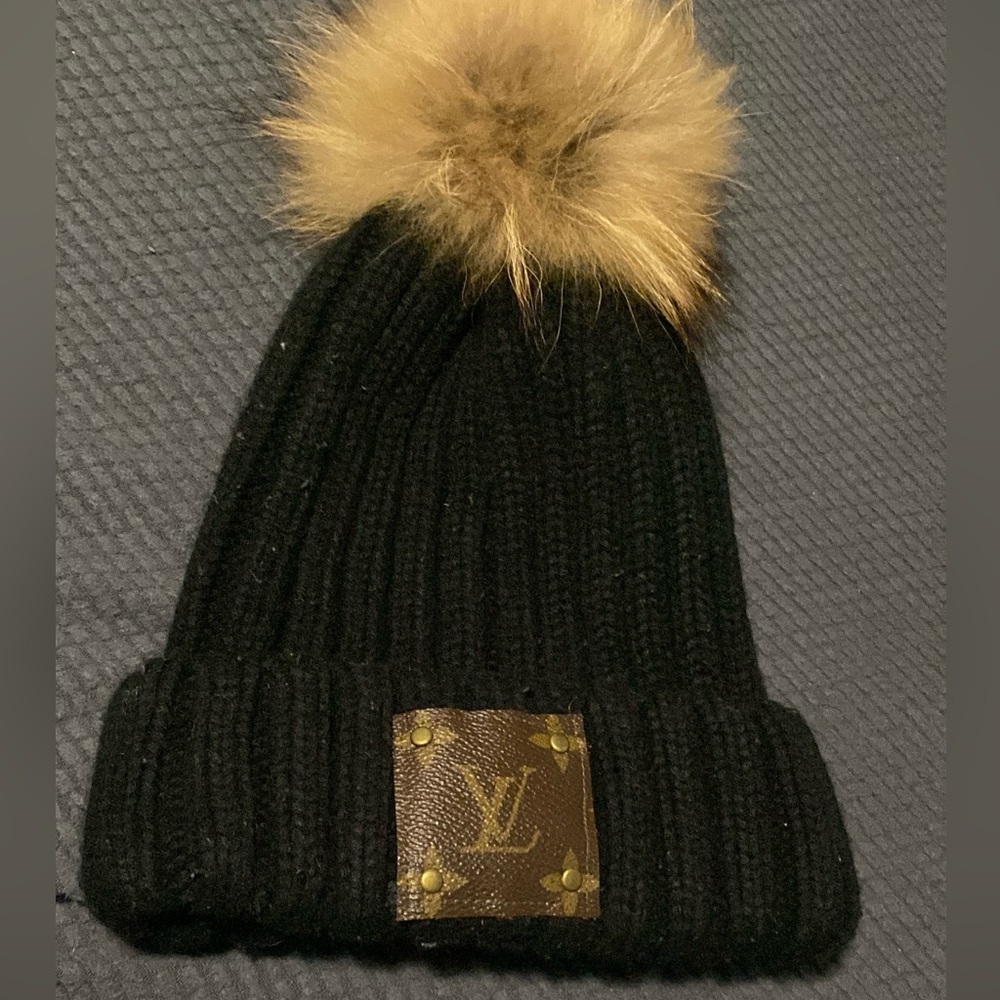 Louis Vuitton black pom-pom beanie unisex